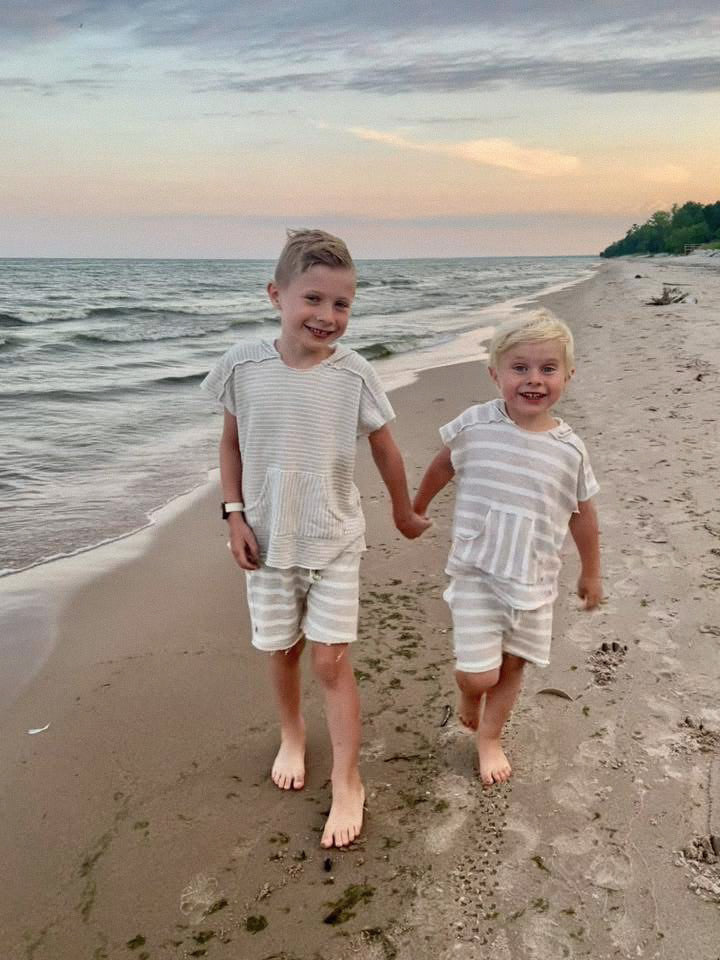 coco vault collection | BEACH PONCHO - CAKE POP
