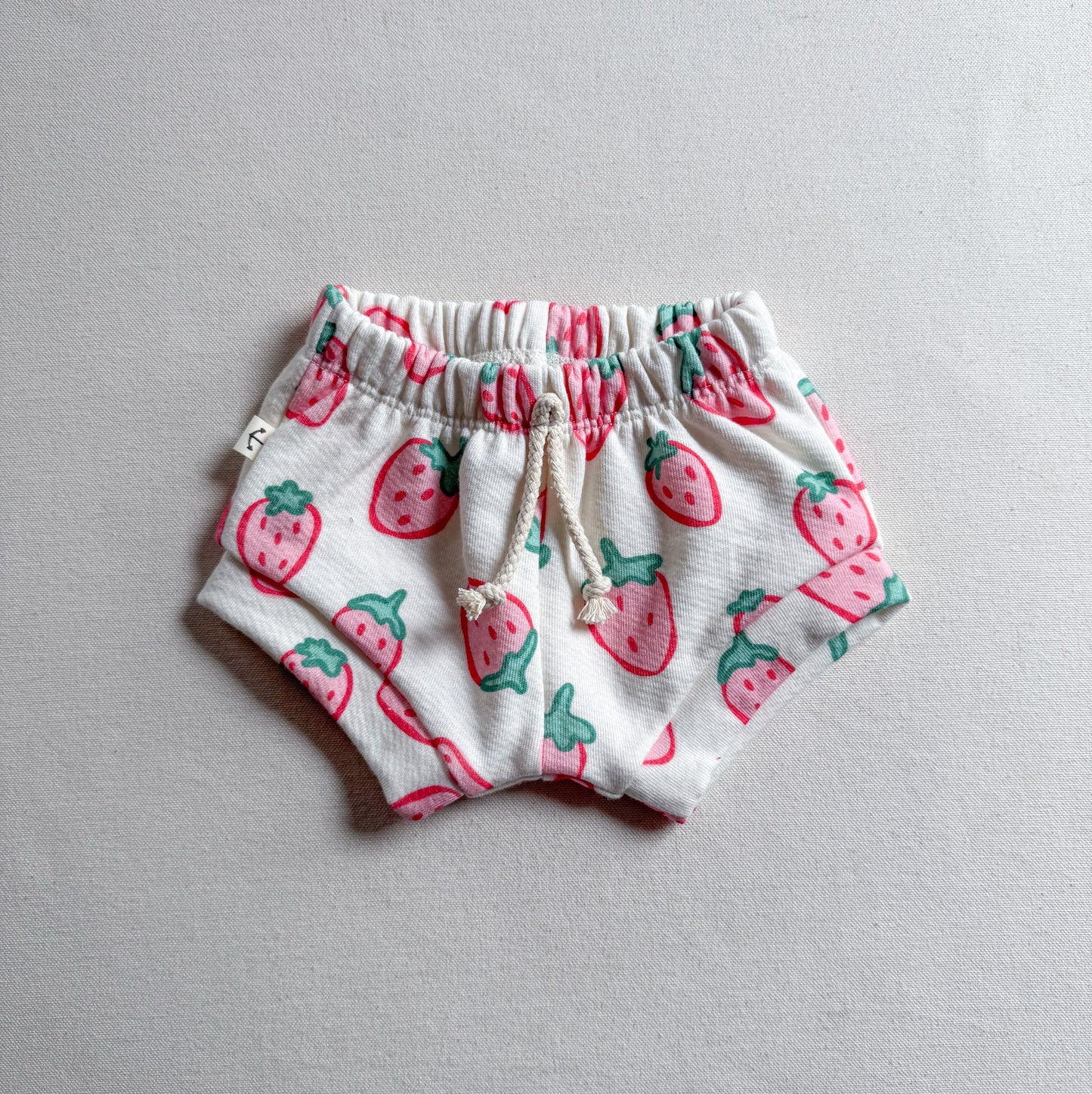 SHORTIES | STRAWBERRIES & CREAM