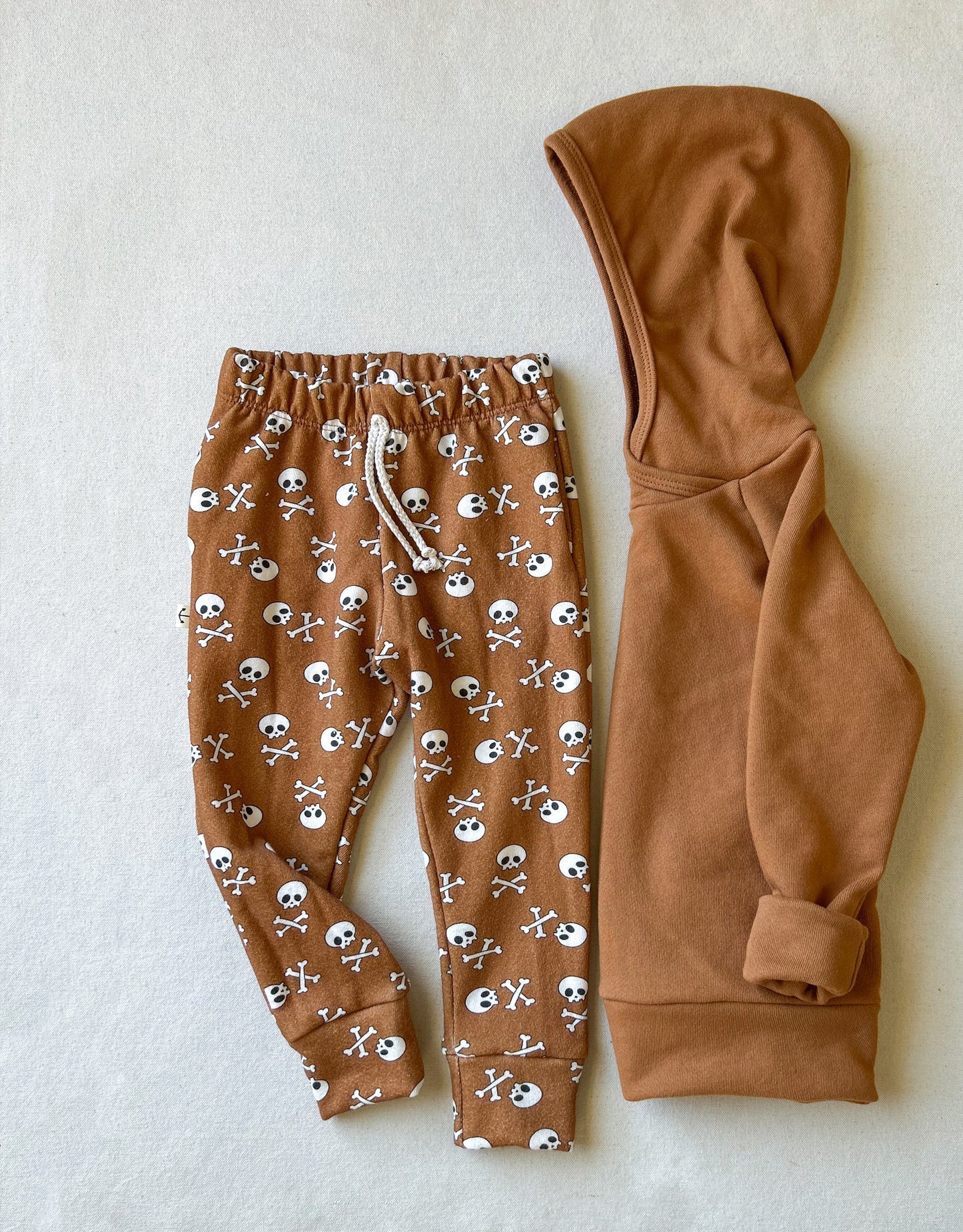 COMFY PANTS | CARAMEL SKULLS