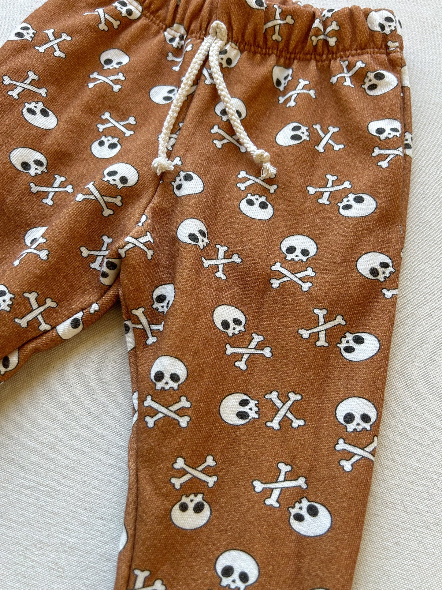 COMFY PANTS | CARAMEL SKULLS