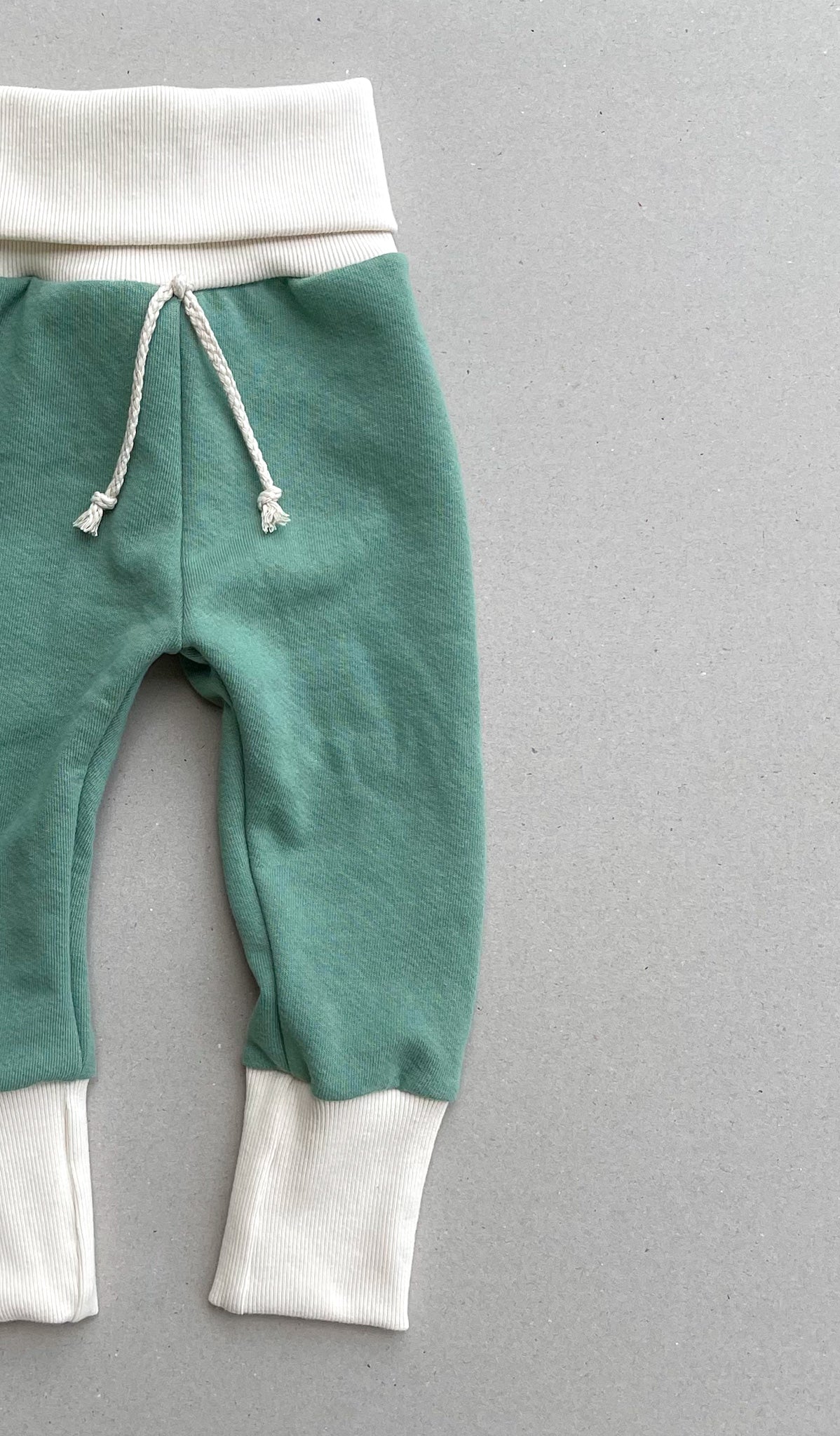 Lounge Sweats - Tropical Green / cream